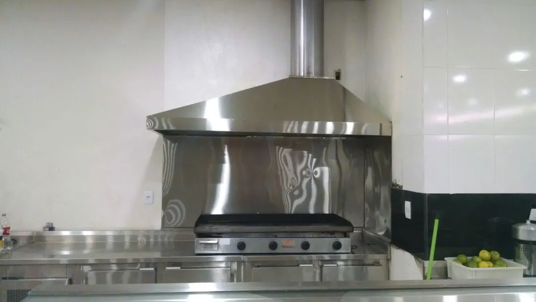 Coifa em cozinha comercial